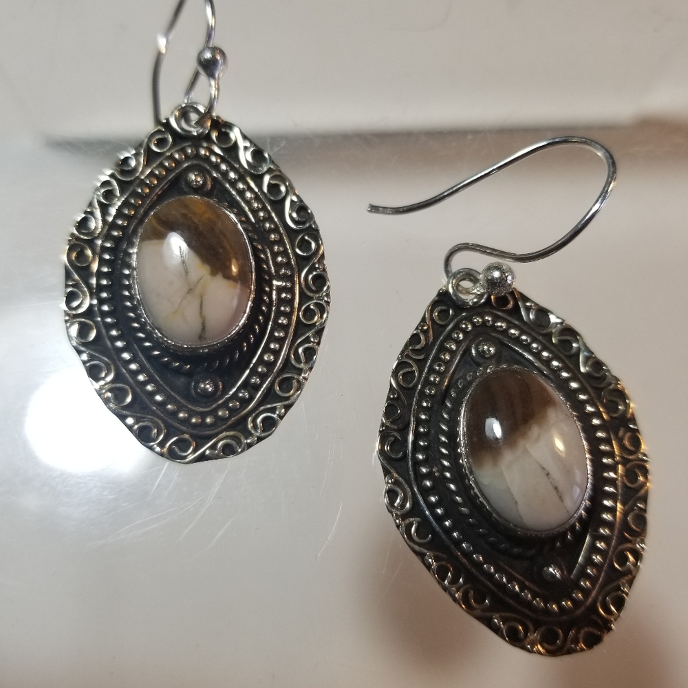 LOVELY EARRINGS - Picture 3 of 7